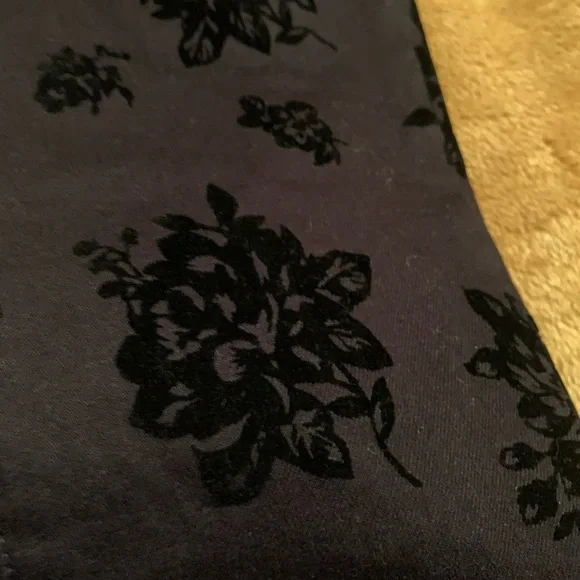 Black velvet embroidered skinny jeans. Sz 9 - Picture 2 of 3